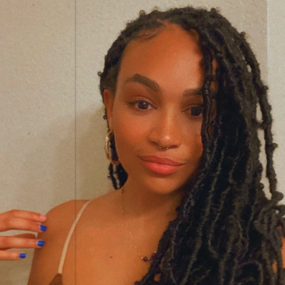 Meet your posher, Camaira